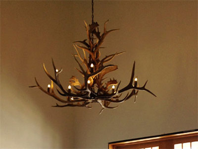 Antler Work And Gallery A Bull Elk Named Sue Custom Made Antler Chandeliers Mirrors With Frames Tables Lamps And Home Accessories Chandelier By Elk
